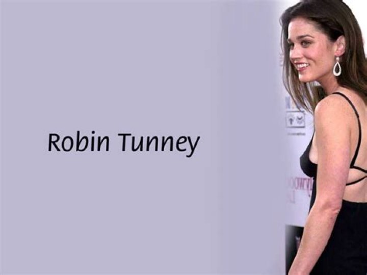 Comprehensive Overview: Robin Tunney In 1990