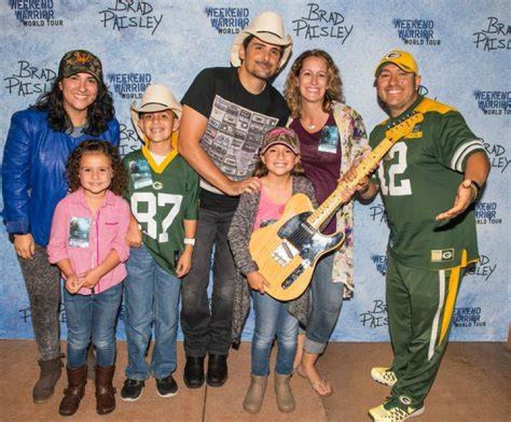 Exploring The Heartwarming Ties Of Brad Paisley Family