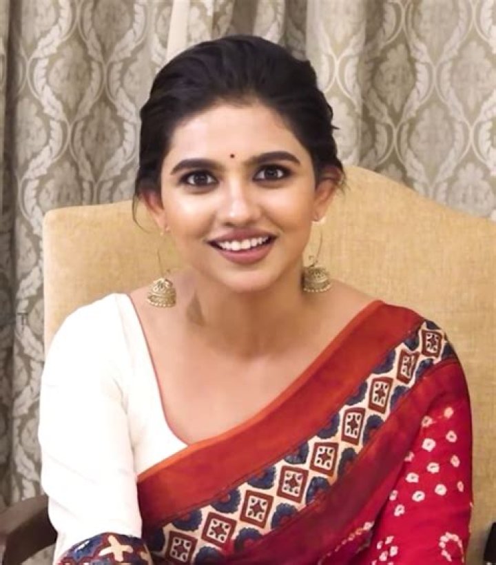 Learn All About: Mamitha Baiju's Height