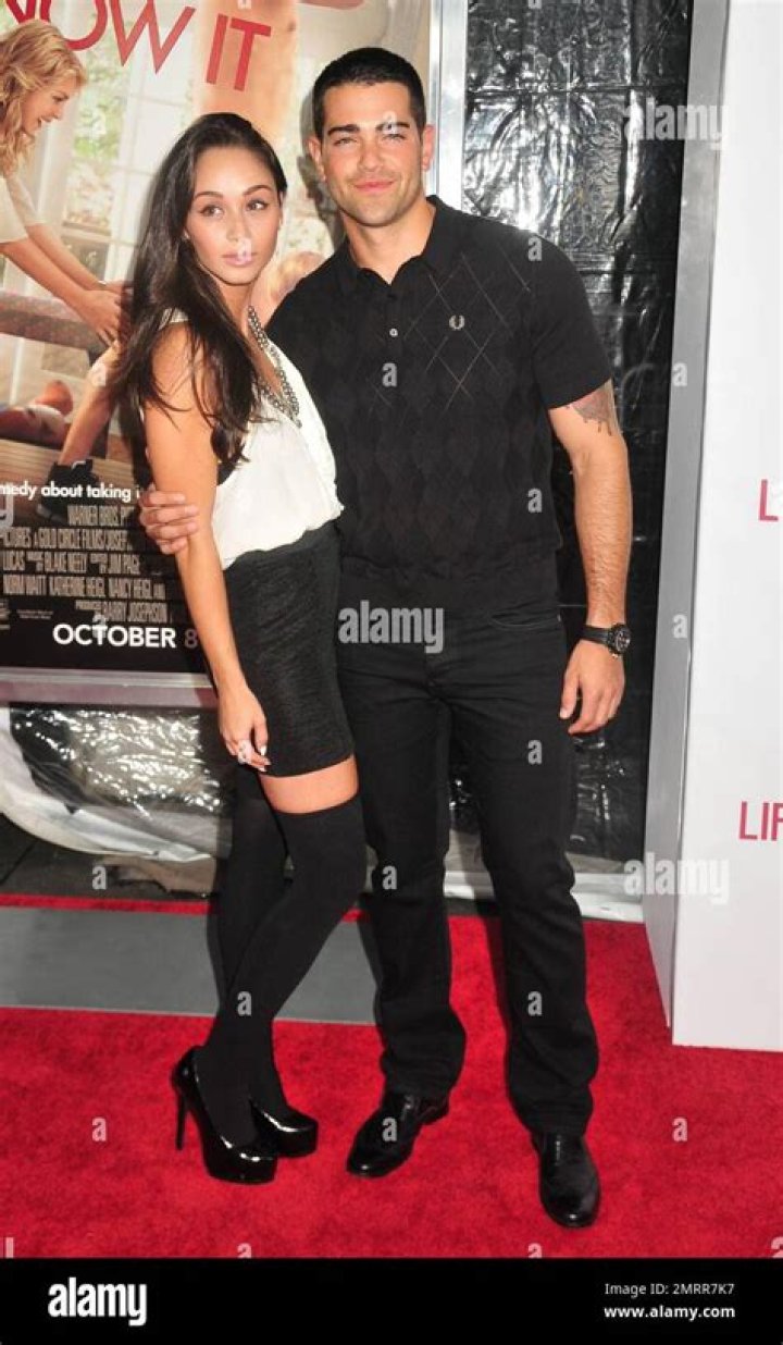 The Ultimate Guide To Cara Santana And Jesse Metcalfe's Real-Life Love Story