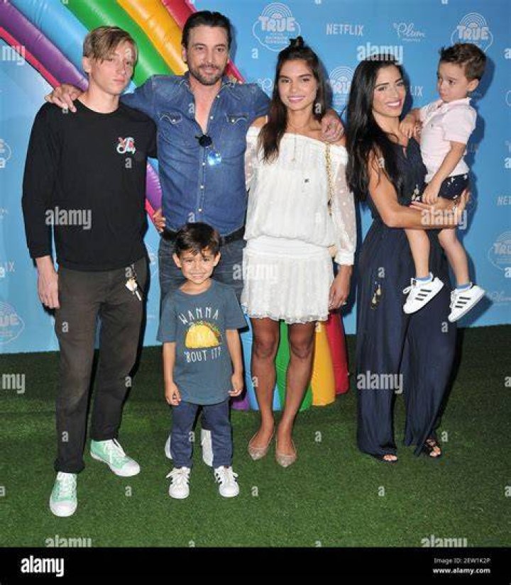 Unearthing The Family Life Of Skeet Ulrich: Does He Have Kids?