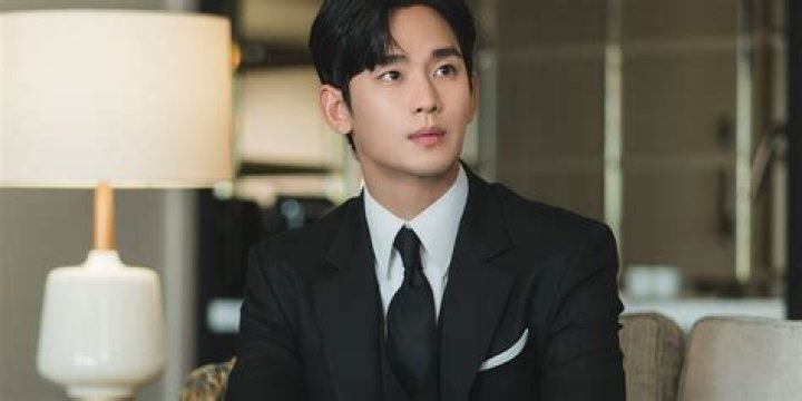 Unraveling The Complexities Of Kim Soo-hyun's Relationships