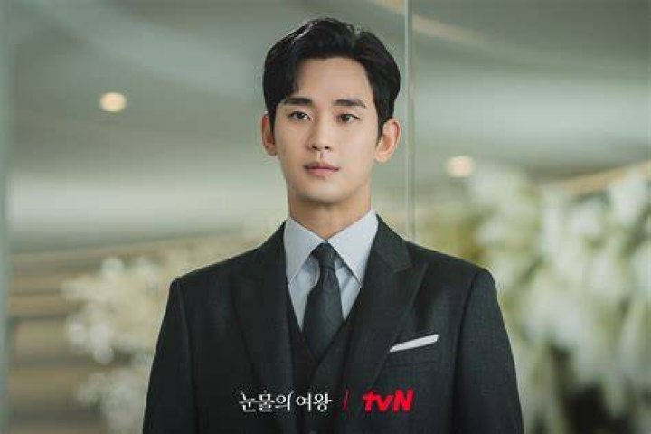 Unveiling The Charisma Of Kim Soo Hyun Through Dispatch Korea
